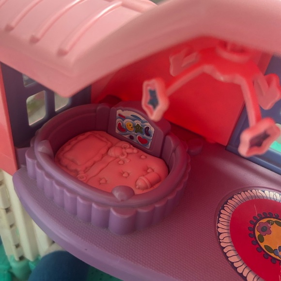 Fisher-Price Little People Vintage Pink and Teal Playhouse 2002 - Picture 10 of 13